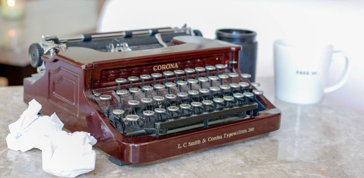 Old Fashioned Typewriter Old Fashioned Typewriter
